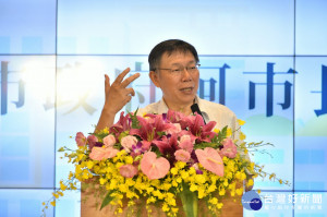台北市長柯文哲今日出席活動時表示，101跨年煙火還是會施放，但未來會慢慢減量，會用一些光雕取代。（圖／資料照片）