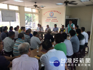 外埔區土城、三崁、廓子里早期農民在偏僻荒地上為開墾農地種植，詎

料卻變成國有地而無法承租，立法院副院長蔡其昌召集相關單位官員與

地方協調解套，農民終有承租權利。（記者陳榮昌攝）
