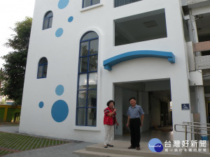 內新國小教室有地中海風格。林重鎣攝