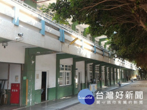 大甲區日南國小禮堂改建已獲教育部核定四千餘萬元工程費，低年級教

室改建經費，市政府繼續向中央爭取中。（記者陳榮昌攝）