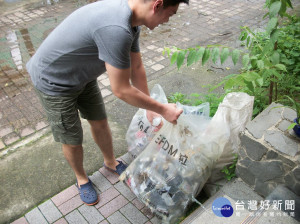 圖說：台中市從10月2日起在原市區的8個行政區試辦沿線清運資收物「分日回收」政策。（圖/台中市政府環保局）