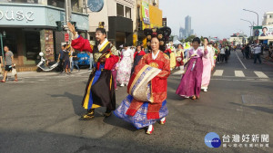 高雄市1日於哈瑪星地區舉辦開幕嘉年華為2017生態交通全球盛典揭開序幕。（圖／記者潘姿瑛攝）