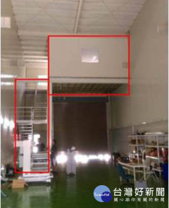 工廠室內夾層違建拆除前。（圖／高雄市政府工務局提供）
