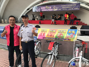 佳節送溫馨 警民攜手齊反貪暨反詐騙宣導