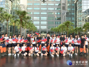 國慶花車遊行，將有消防猛男領軍的各局處俊男、美女同仁隨行表演。（圖／記者黃村杉攝）