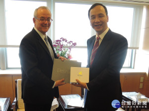 法國企業行動聯盟來台拜會市長朱立倫，並至業界進行實地參訪，促進技術、商機的交流合作。（圖／經發局提供）