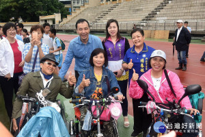 市長朱立倫、議員劉美芳、楊春妹等出席新北市身心障礙綜合成果展。（圖／記者黃村杉攝）
