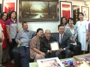 重陽節前夕 林智堅訪百歲人瑞馬繼爰