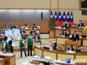 民進黨團總召集人林秀惠及廖本煙、陳永福、鄭金隆、何淑峰等議員聯合總質詢。（圖／記者黃村杉攝）