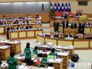 賴秋媚、王淑慧、許昭興、邱婷蔚、林裔綺等議員進行聯合質詢。（圖／記者黃村杉攝）