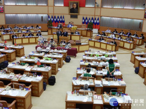 陳世榮、沈發惠、羅文崇、李余典及李倩萍等議員26日於議會市政總質詢。（圖／記者黃村杉攝）