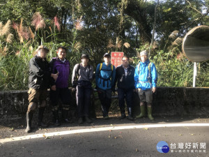 復興山區發生登山迷途，幸警方及消防人員等夜晚迅速搜救，讓他們平安返家。(記者陳寶印攝)