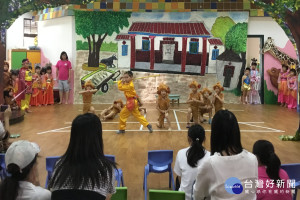 史丹佛幼兒園展現輔導與教學成果。