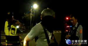 車速過快遭警攔 車內起出賭博贓證
