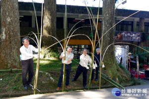 106年溪頭竹文化節–悠悠竹蝶，在9日的暖身活動中由副處長劉興旺、育樂組長江博能、台灣工藝研究發展中心技術組組長姚仁寬及賴進益以勢如破竹演出，宣布正式開鑼～