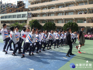 能仁愛國歌去比賽 歌聲振奮人心