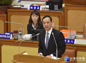 市長朱立倫10日於議會報告107年度總預算。（圖／記者黃村杉攝）
