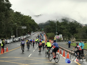 一起踩踏雙輪，悠遊日月潭環潭公路，欣賞山水風光。