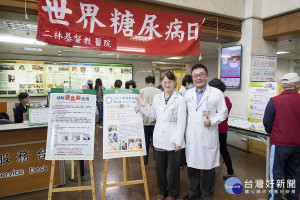 糖尿病中心衛教護理師蔡惠華（圖左）與公關劉上永（圖右）為活動開場介紹。