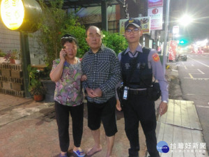 婦人半夜醒來不見枕邊人急哭泣，警熱心積極協尋重逢