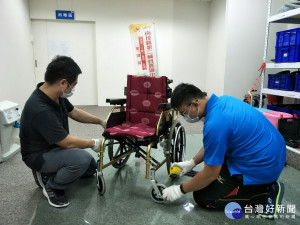 縣府輔具資源中心將回收的輔具整修後再出借。（社會及勞動處提供）