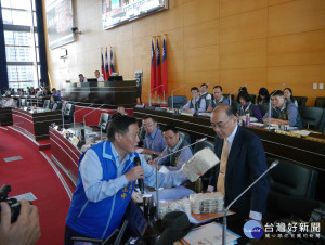 楊正中議員
