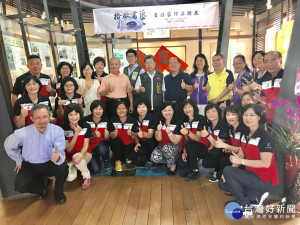 十位書法家在大里展出。林重鎣攝