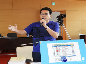 市議員蘇柏興質詢大里和霧峰的空氣汙染問題。林重鎣攝