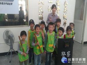 小朋友參訪派出所。林重鎣攝