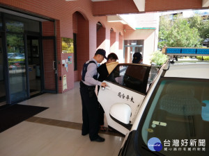 開賓士車藏毒被捕。林重鎣攝