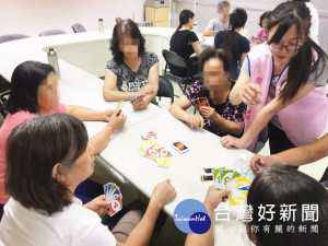 大甲區為全國首批的長照2.0整合服務示範點，B級單位大甲李綜合醫療體系全力照護長輩，服務人次已超過一千兩百位，提供活動課業項目深愛長輩肯定及參與。（記者陳榮昌攝）