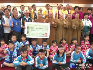 佛光山慈悲基金會 捐款助偏鄉學校