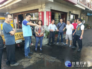 水利局施工造成積水，市議員蘇柏興勘查。林重鎣攝
