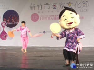 《阿三哥大嬸婆舞風城》傳承客庄壓軸演出