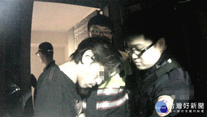 楊梅警方處理家庭糾紛案 ，意外查獲強盜通緝。