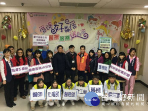家中有因失能或疾病不便外出的病人，可就近至向衛生所提出「居家醫療服務」申請。