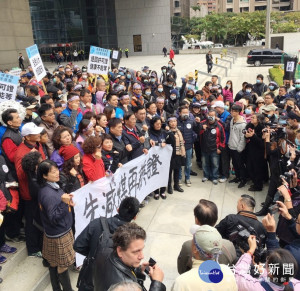 反空污大遊行　民眾高喊要藍天、先減媒再換照