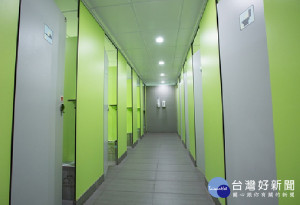 台北市兒童新樂園的公廁，得到遊憩類公廁最高榮譽「標竿獎」，成為全台北市績優公廁的指標。（圖／台北市環保局）