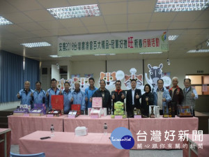 
大安區農會生產農產加工品紛得農政單位評鑑為冠軍頭銜，二十一日特舉辦安農２０１８台灣農漁會百大精品-冠軍好禮旺新春行銷活動，推薦大安高水準健康食品、讓各界品嚐。（記者陳榮昌攝）