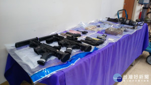 警方查獲改造槍枝、子彈、改造槍械車床及相關工具1批等犯罪證據。