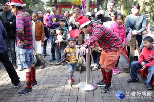 溪頭妖怪村慶祝聖誕活動，23～25日連續三天在村內園區熱鬧登場。
