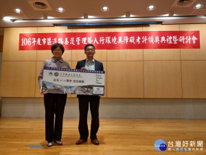 高雄市106年度市區道路養護管理暨人行環境無障礙考評成績優異。（圖／高雄市政府工務局提供）
