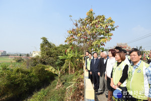 交通部下鄉考察於大村聖瑤宮附近實地訪查。