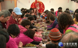 愛心關懷歲末聯歡 邀弱勢夥伴來開飯