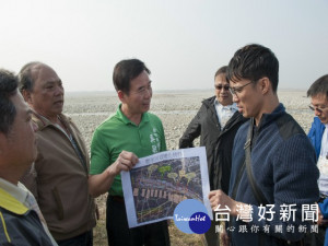 大安區大甲溪北岸高灘地，去年梅雨季沖失了二百餘公尺，造成農民慘重損失。市議員吳敏濟三日邀集相關單位官員現場會勘研究改善，祈有效防患未然。（記者陳榮昌攝）


