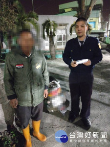 老翁因失智導致方向感誤差，從台中梧棲區一路騎到雲林縣水林鄉，所幸被宏仁所警方發現並予以協助。（記者陳昭宗拍攝）