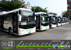 五福幹線全線快充式電動公車上路。（圖／記者何沛霖攝）