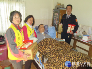 龍東派出所慰問弱勢家庭。林重鎣攝