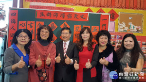 春到旺到財運到 市長參加關廂境廟春聯教學發放活動