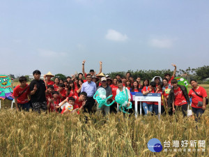 修平學生辦麥樂文化活動。林重鎣攝